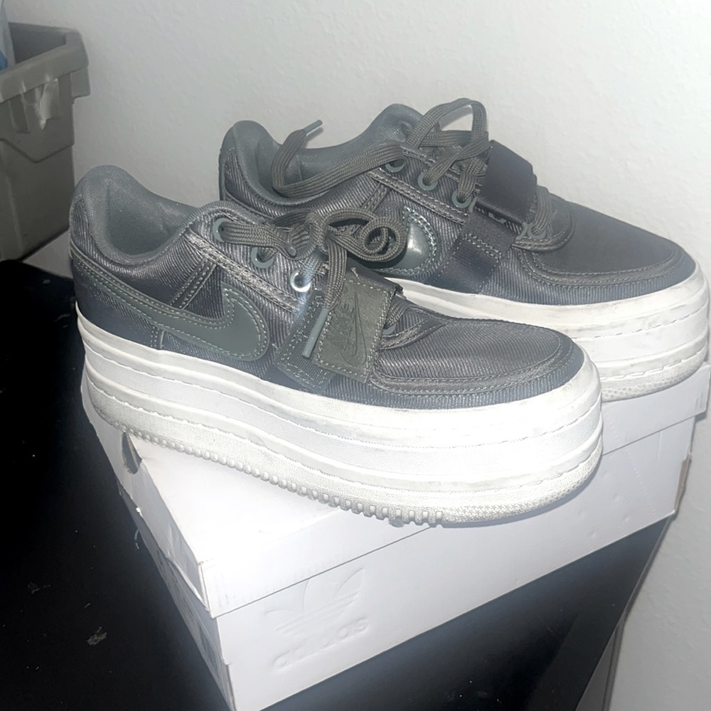 Platform nikes sneakers